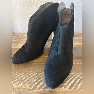 Adrienne Vittadini Black Suede Boots Size 8M